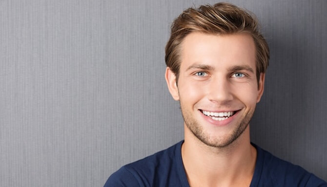 歯列矯正をしている男性はモテる？イケメンに見える歯並びとは？